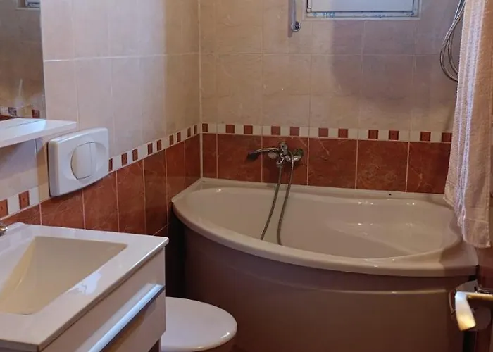 公寓 Ozim Oaza Zelenila I Mira